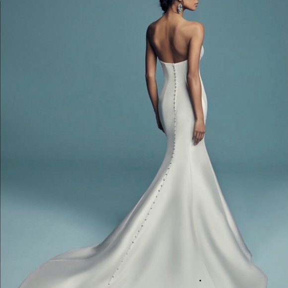 Worn once, no longer need it. - Picture 2 of 4